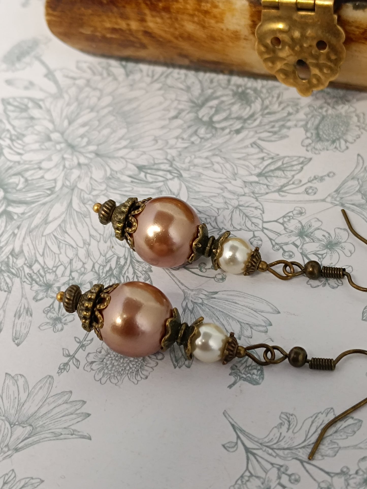 Boucles d'Oreilles Perles Rondes Précieuses - Verre Tchèque Nacré Bronze