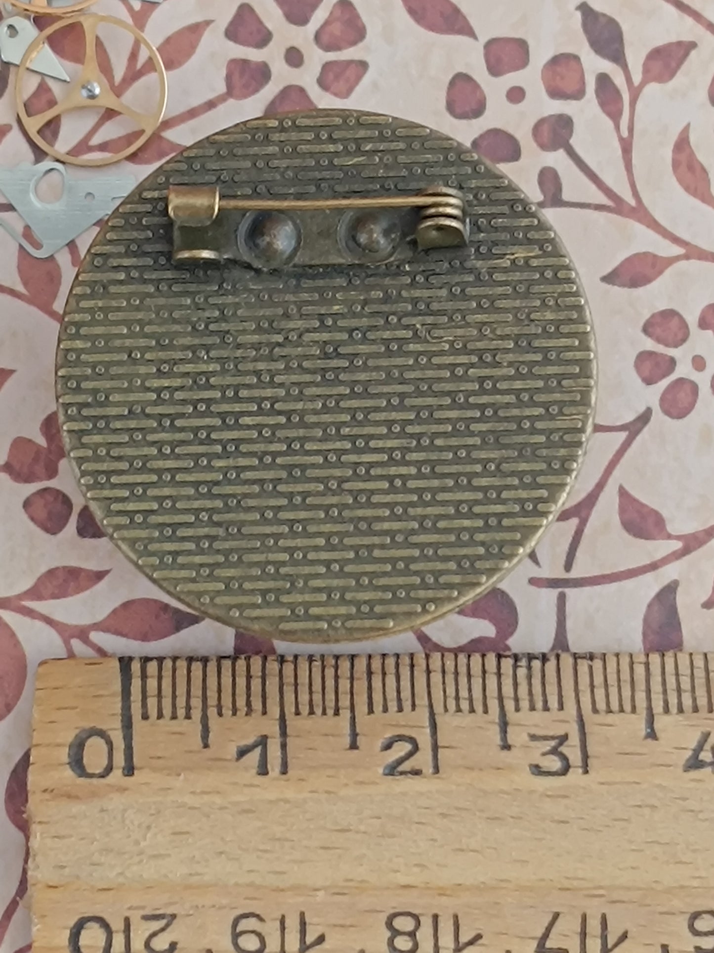 broche dôme de résine époxy  Steampunk
