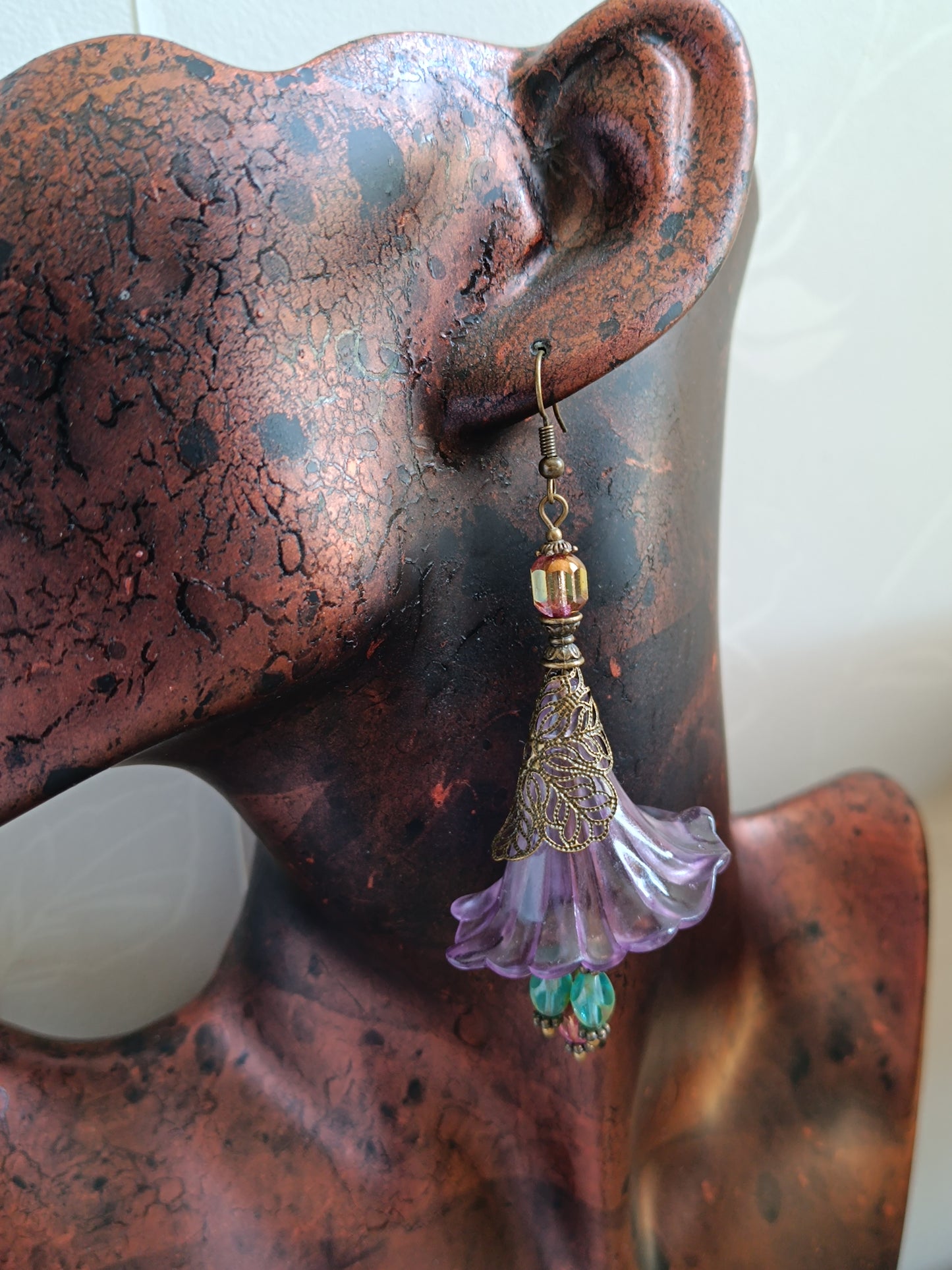 Boucles d’oreilles Fleurs XXL violettes – Bleu ciel & rose tendre, bronze antique