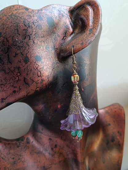 Boucles d’oreilles Fleurs XXL violettes – Bleu ciel & rose tendre, bronze antique