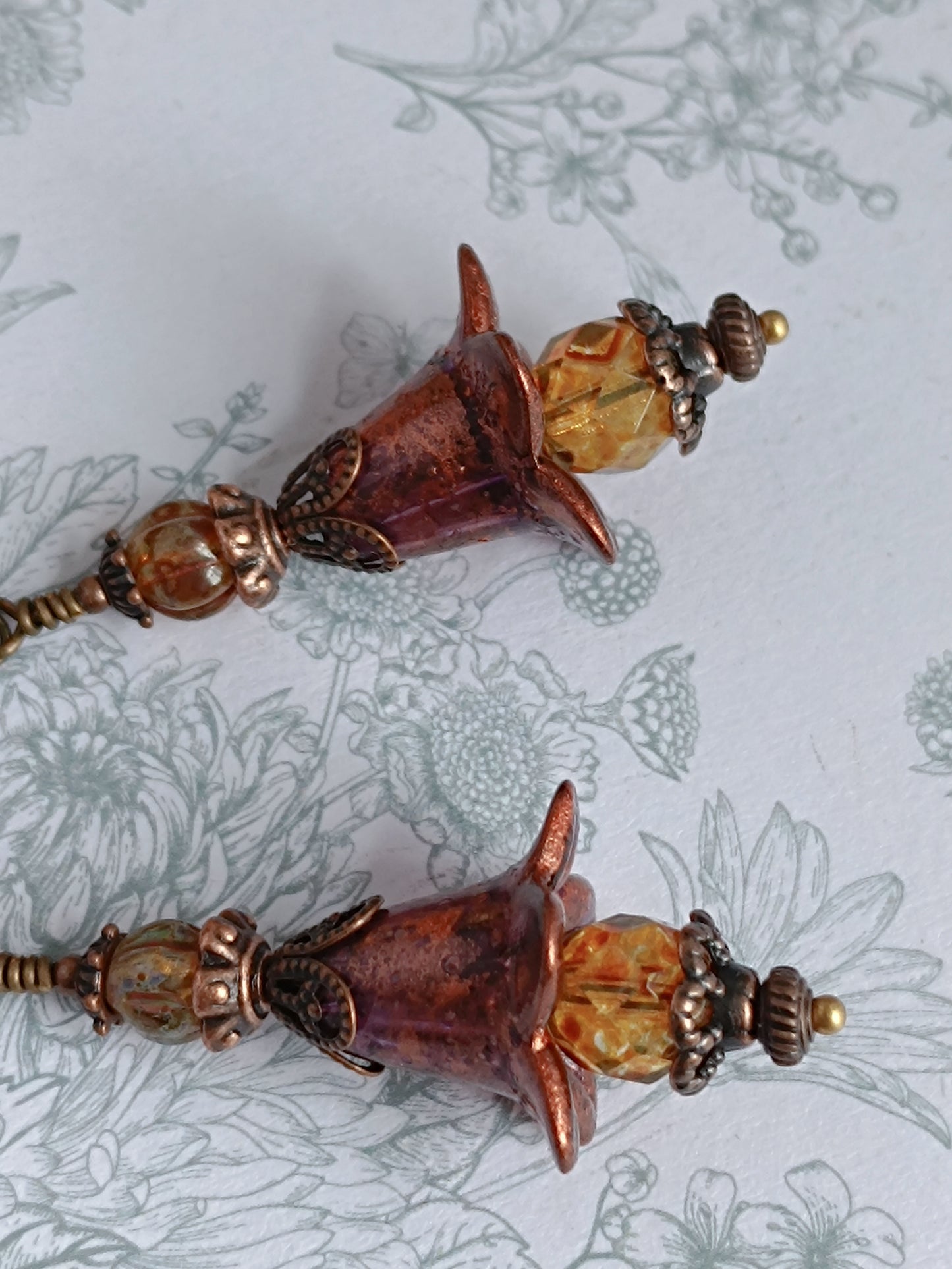 Parure Collier Boucles d'Oreilles Fleurs Féeriques Lucite Ambre Verre Tchèque Bronze Antique