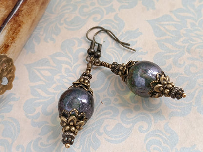 Boucles d'Oreilles Pendantes Victoriennes Verre Tchèque Vert Lustré Bronze Antique