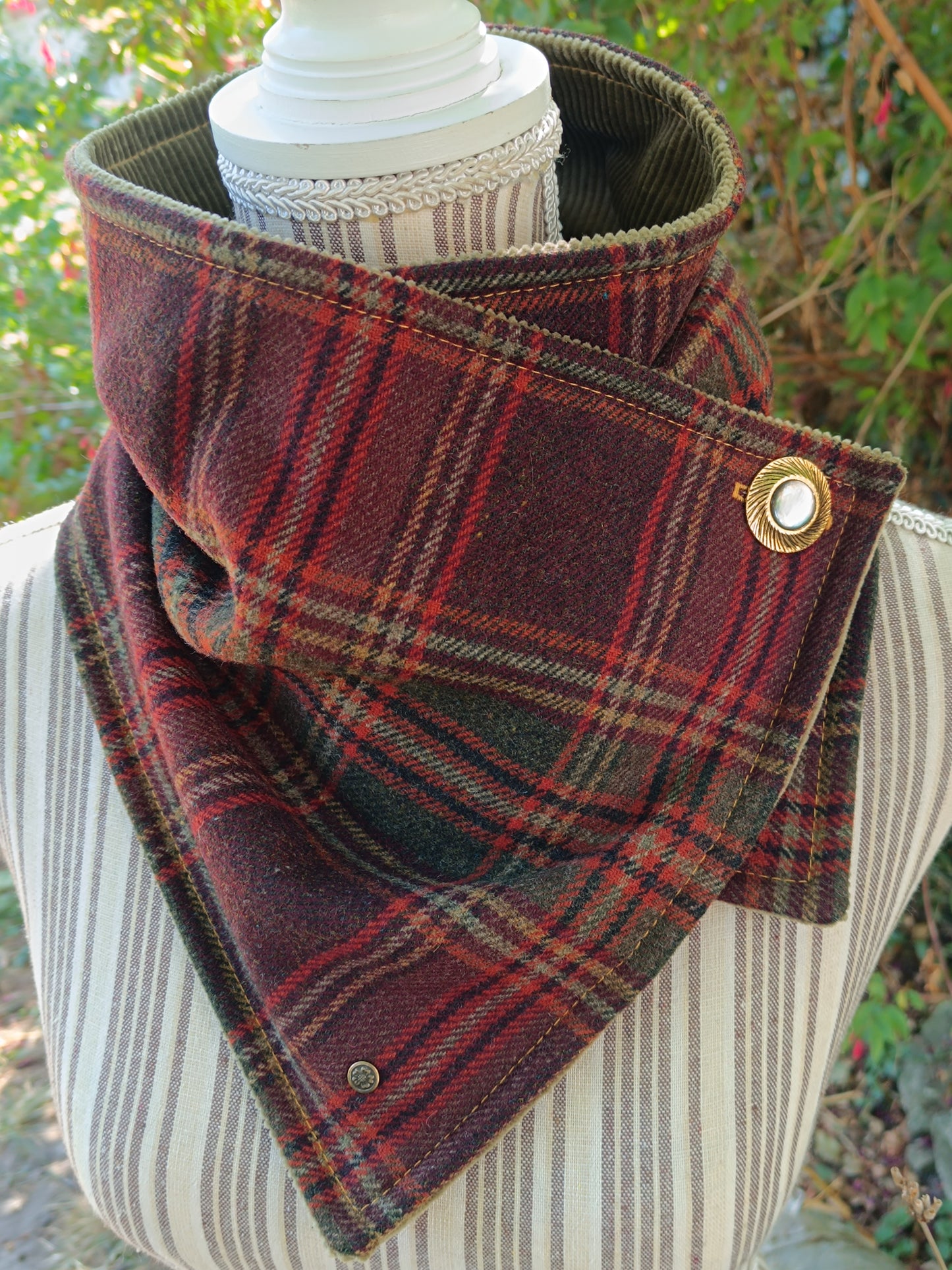 Tour de cou tartan écossais doublé velours côtelé bouton vintage métal nacre