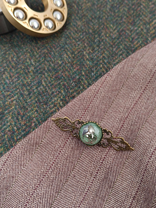 Broche Épinglette Steampunk Filigrane Bronze - Cabochon Résine Époxy vert