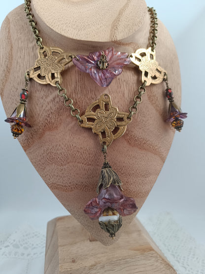 Collier plastron baroque romantique fleurs de printemps