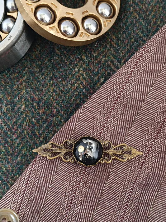 Broche Épinglette Steampunk Filigrane Bronze - Cabochon Résine Époxy Noir