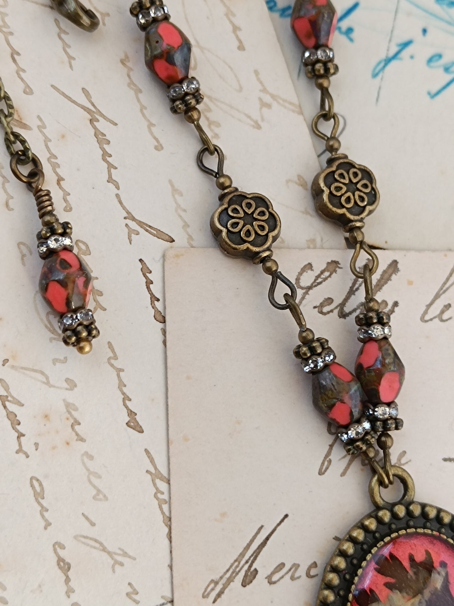 Pendentif Botanique Dark Floral Fleurs Séchées Résine Bronze Antique 3 x 2,5 cm