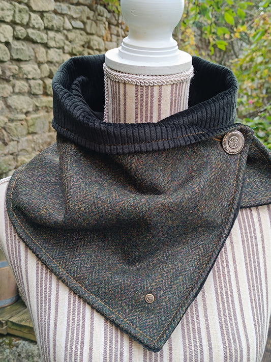 Tour de cou tweed celtique doublé velours côtelé et bouton vintage métal celte
