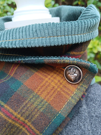 Tour de Cou Boutonné en Tartan Étreinte Textile & Poésie de Saison, réservé