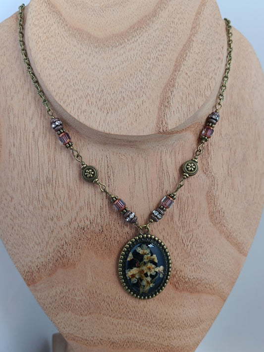 Bijou Botanique Dark Floral - Pendentif Résine et Fleurs Séchées (3 x 2,5 cm)