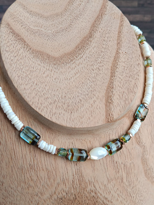 Collier perles heishi coquillage, nacre et verre tchèque