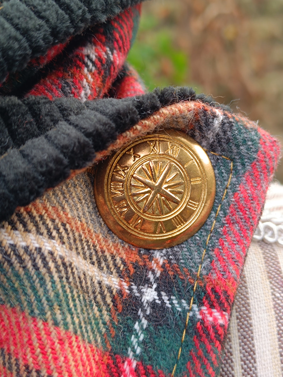 Tour de cou tartan écossais en laine et velours avec bouton boussole vintage