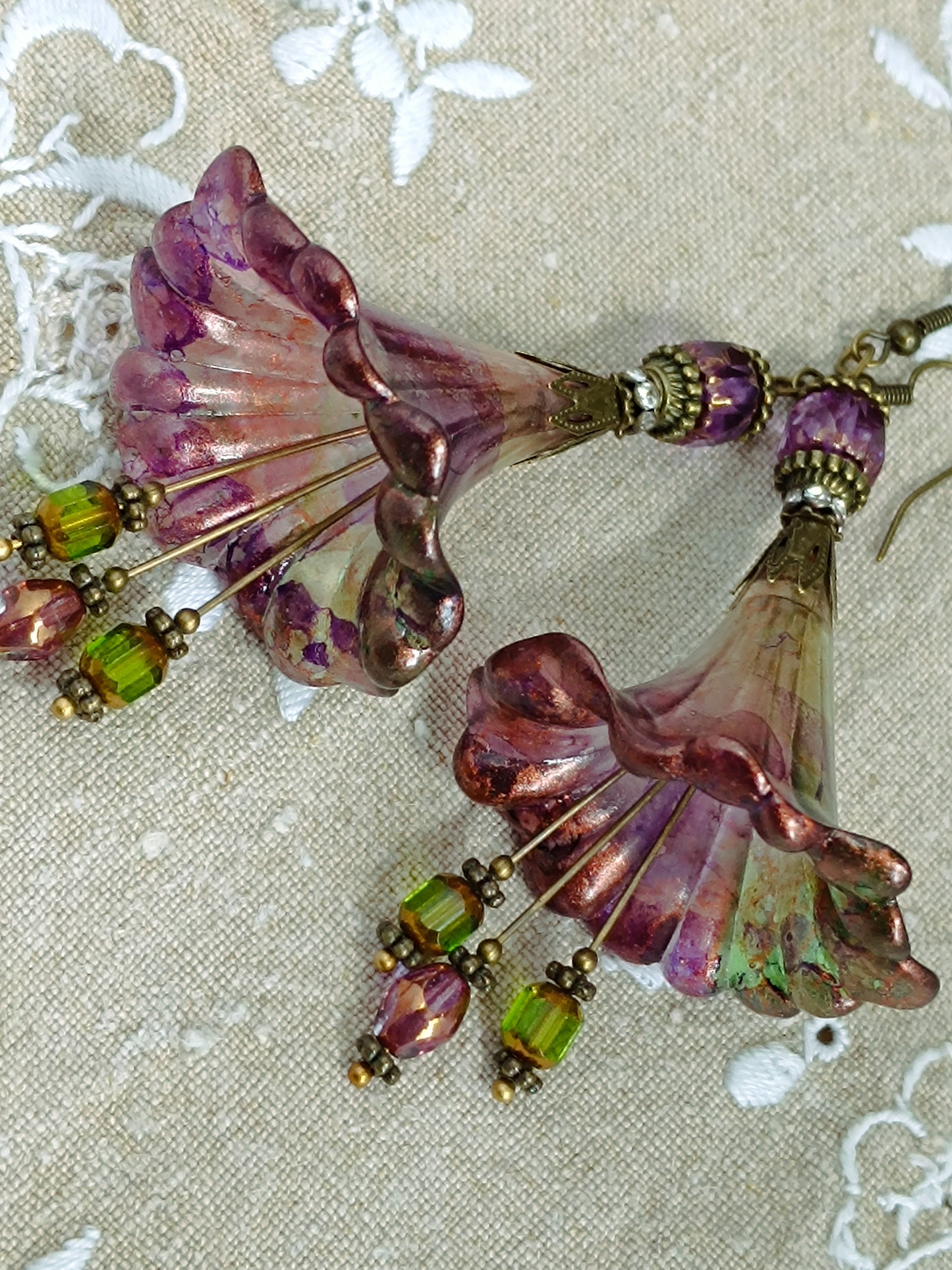 Boucles d'Oreilles Pendantes Féeriques Violettes Vertes Reflets Cuivré Magique Perles Verre Tchèque XXL