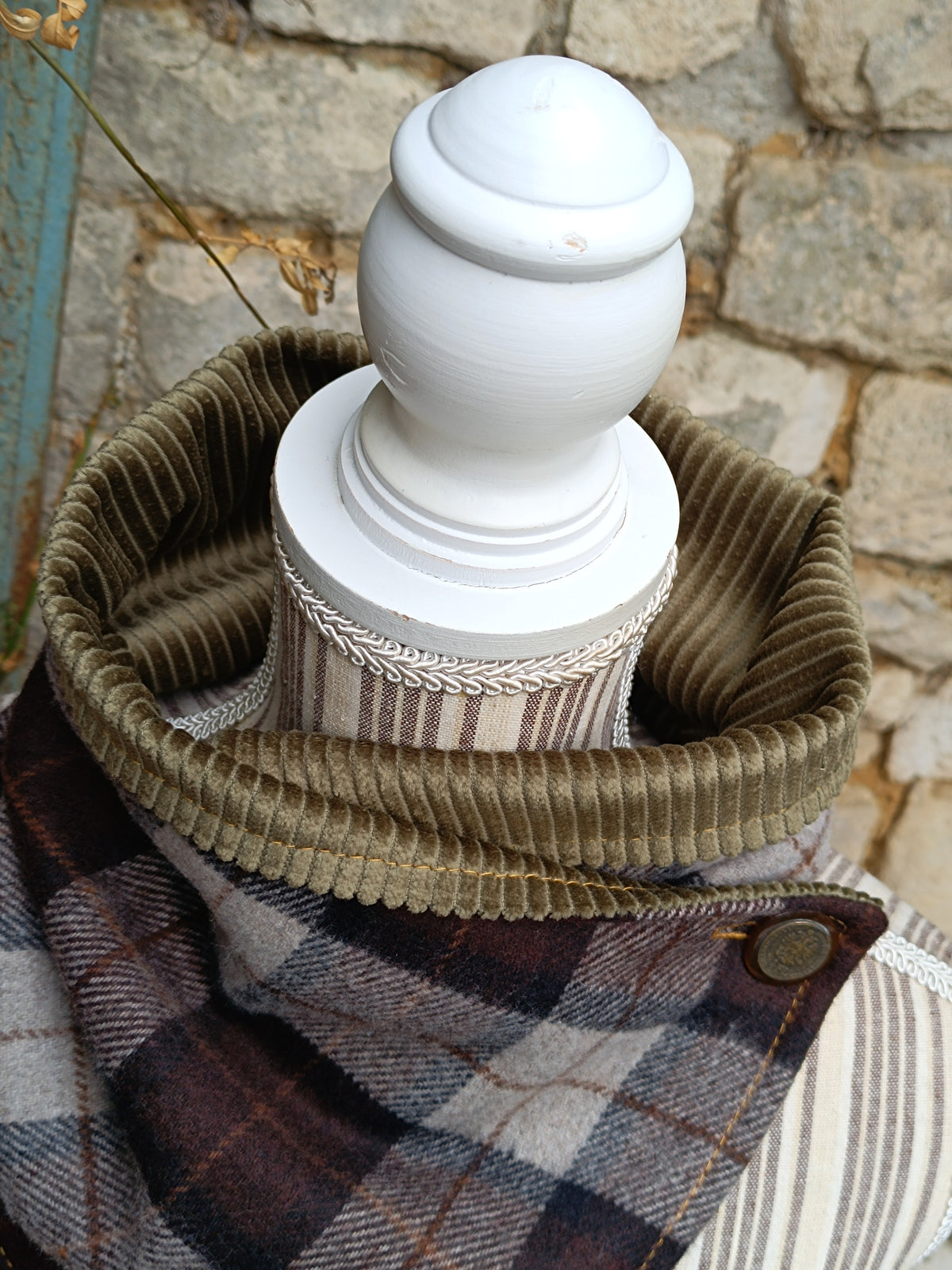 Tour de cou tartan écossais laine velours côtelé et bouton vintage autrichien
