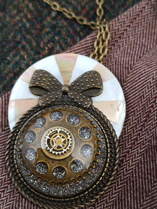 Pendentif Steampunk "Éclat d'Antan" Nacre XXL