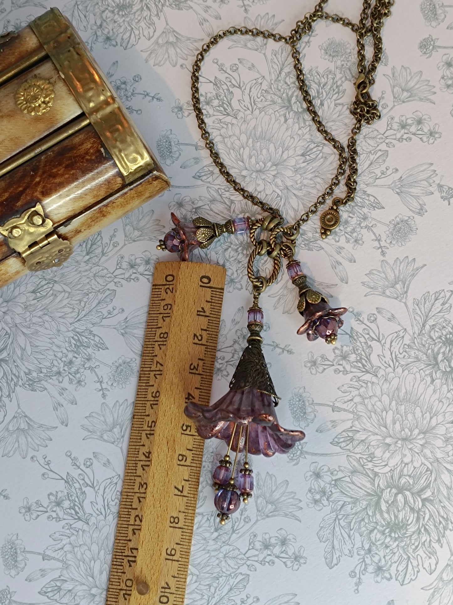 Collier Sautoir Fleurs Féeriques Améthystes - Lucite Peinte Main Bronze Antique