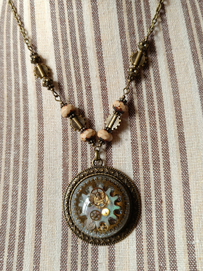Collier Steampunk Chapelet Perles de Verre Tchèque Grand Pendentif Cabochon Résine Époxy Bronze Artisanal