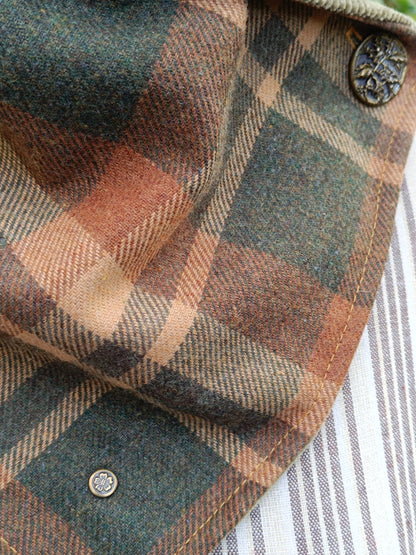 Tour de cou tartan écossais doublé velours vert mousse et bouton de collection vintage houx