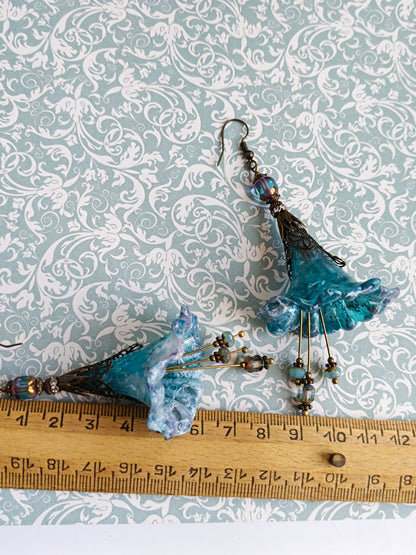 Boucles d'Oreilles Fleur Trompette mélancolique printanière