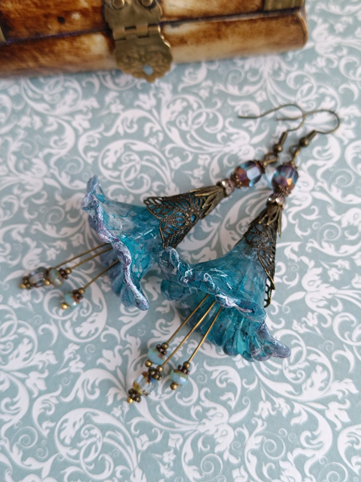 Boucles d'Oreilles Fleur Trompette mélancolique printanière