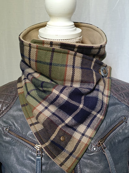 Tour de cou écharpe boutonnée tartan et polaire, bouton vintage