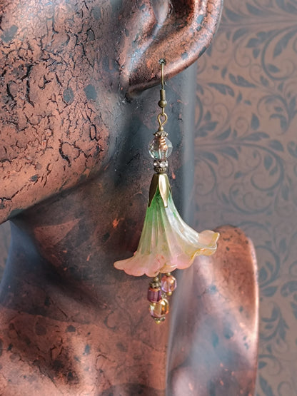 Boucles d'Oreilles Fleur Trompette mélancolique printanière