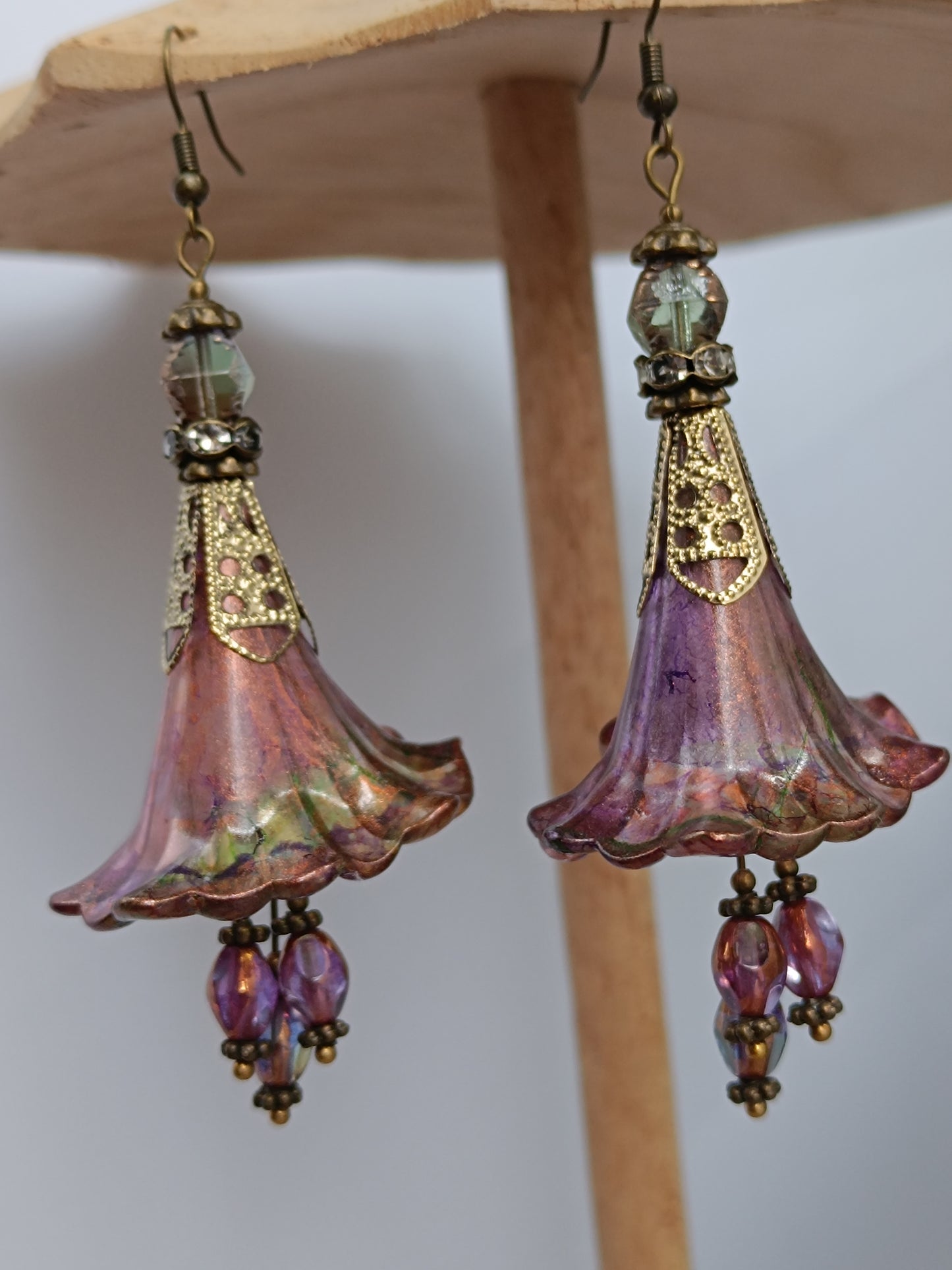 Boucles d'Oreilles Pendantes Féeriques Vertes et Violettes Perles Verre Tchèque XXL
