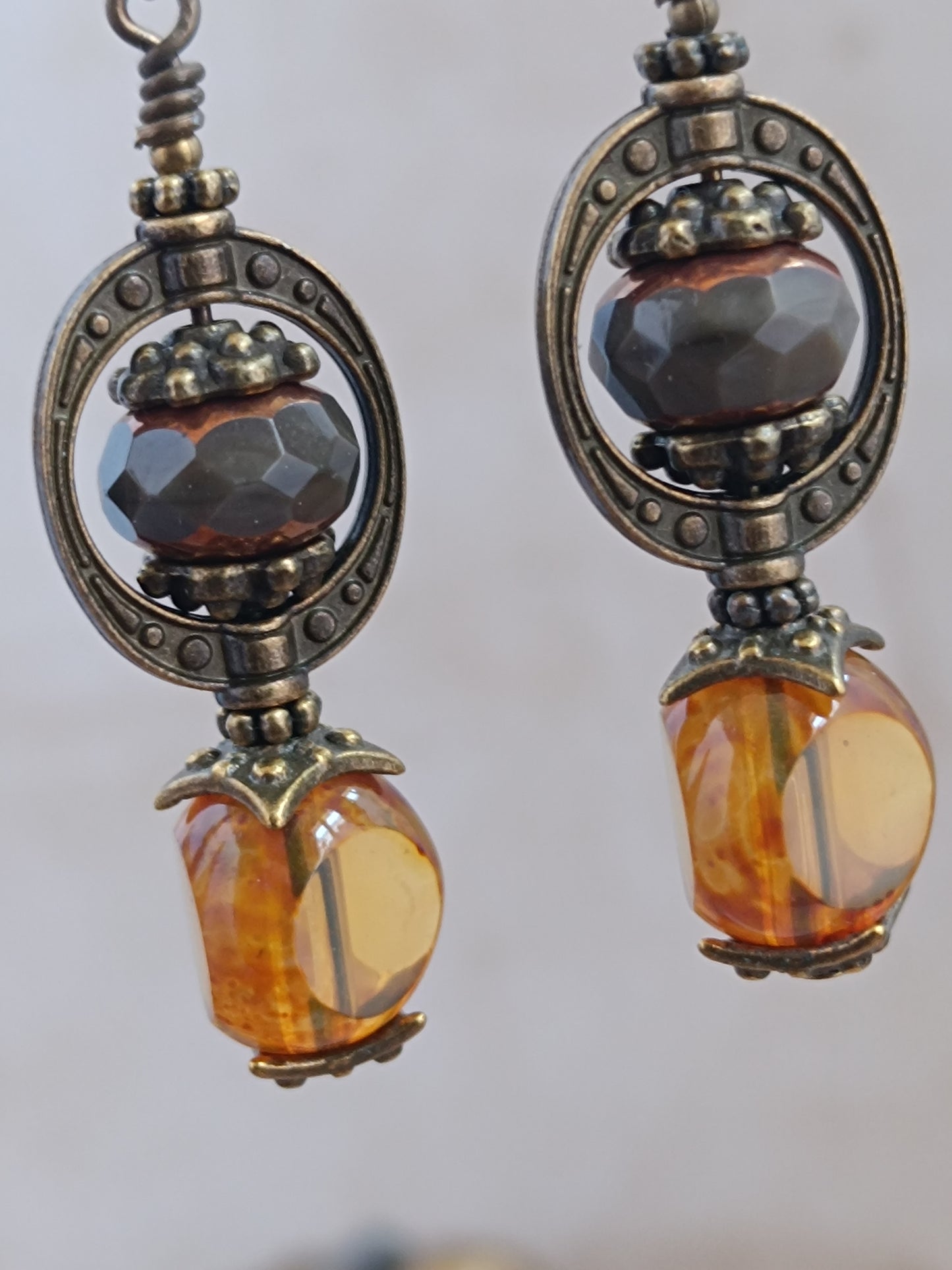 Boucles Oreilles Pendantes Dark Academia Verre Tchèque Bronze Antique