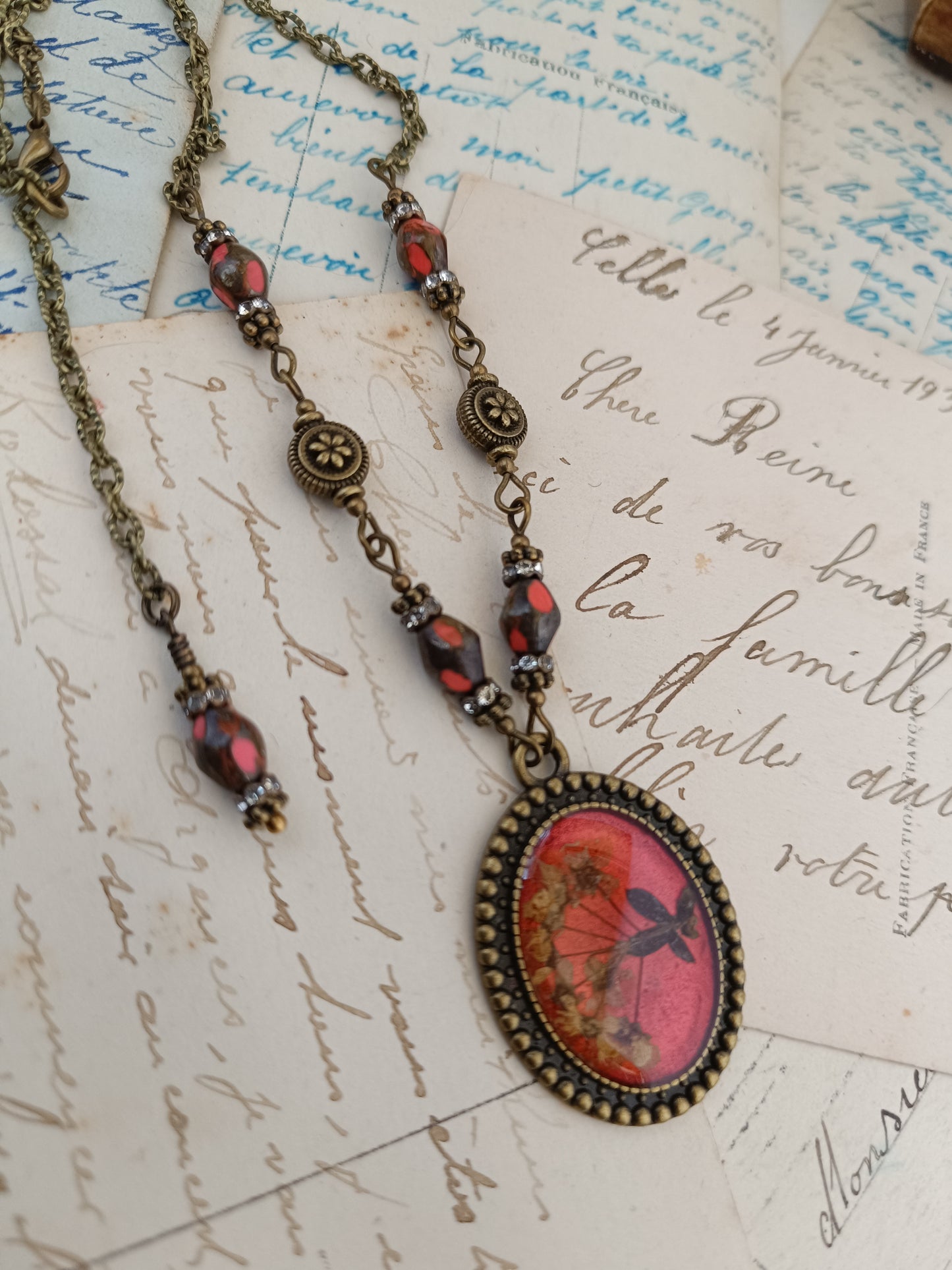 Pendentif Botanique Dark Floral Fleurs Séchées Résine Bronze Antique Pièce Unique