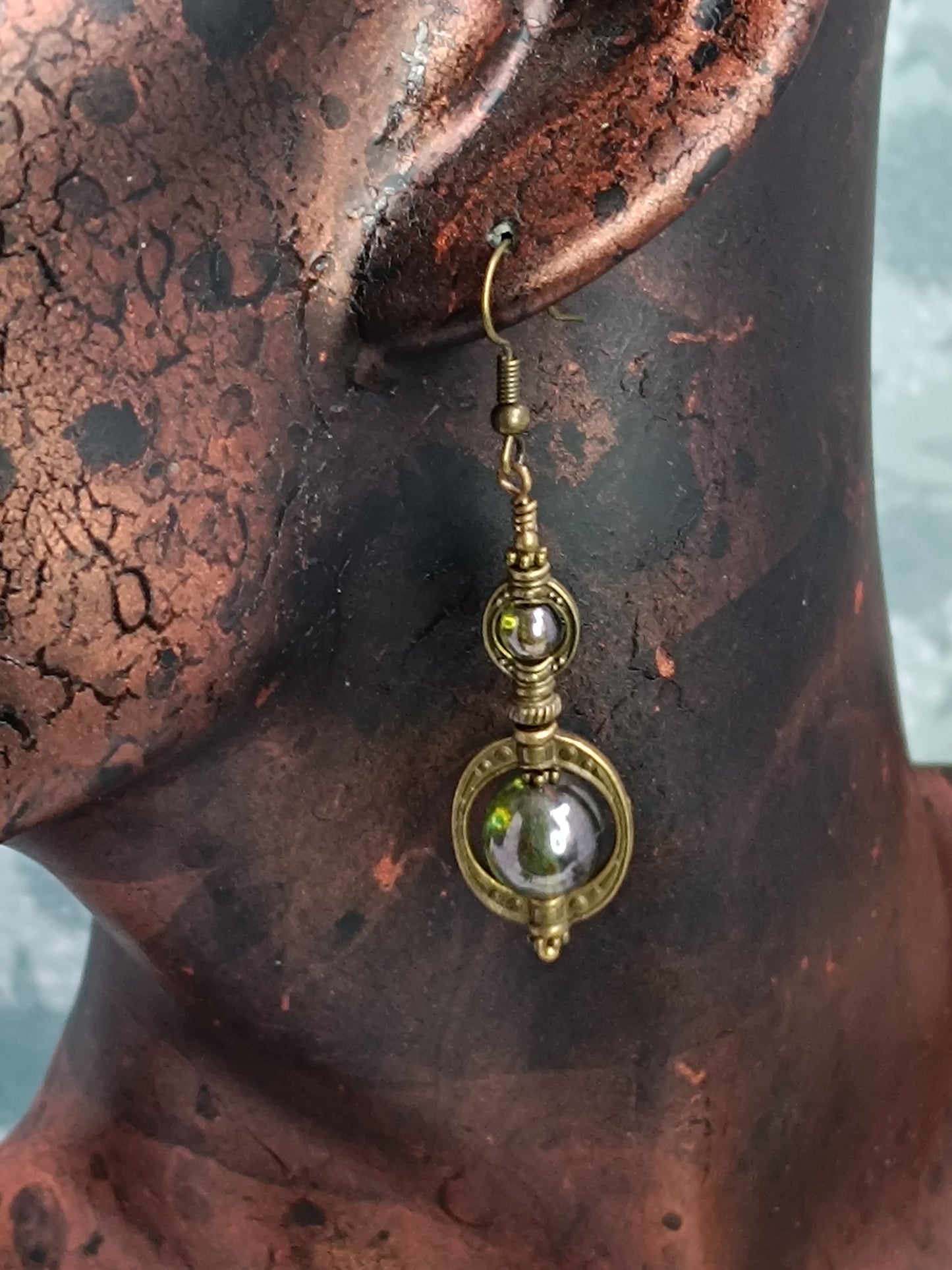 Boucles Oreilles Asymétriques Perles Verre Tchèque Vert Laiton Bronze Fait Main