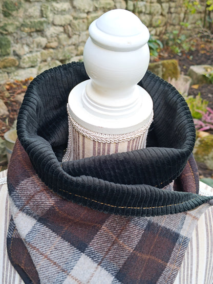 Tour de cou tartan écossais laine doublé velours côtelé et bouton vintage traditionnel