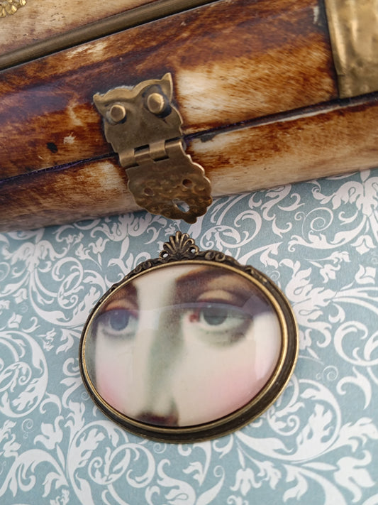 Broche cabochon verre oeil , original style cabinet de curiosités victorien