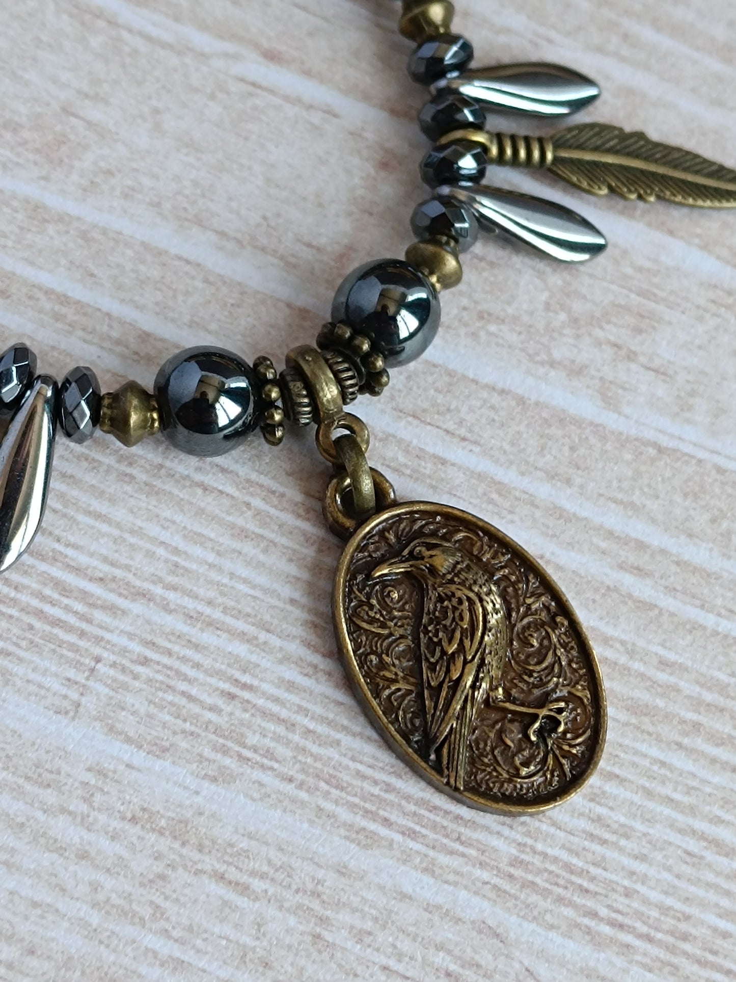 Collier Bohème Ethnique – Dagues Noires, Agathe Veinée & Corbeau