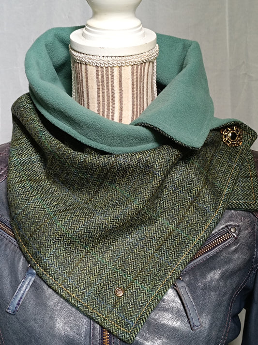 Écharpe Tour de Cou Boutonné en Tweed Celtique – Chaleur, Caractère & Déclaration de Style