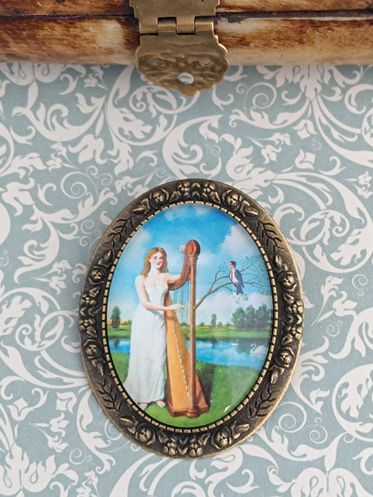 Broche cabochon verre – Mélodie surréaliste