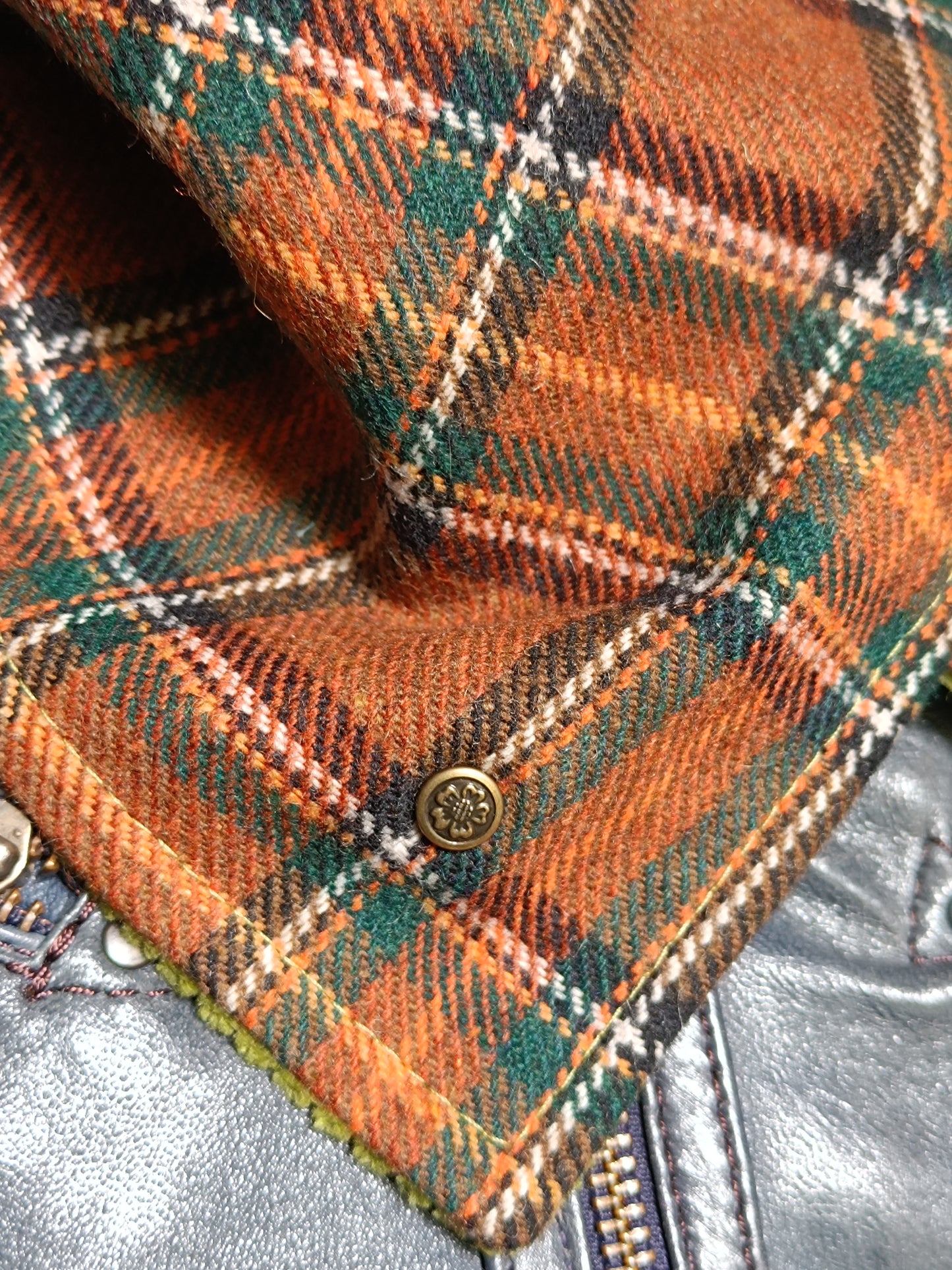 Tour tartan écossais lainage marron doublé velours vert et bouton ancien