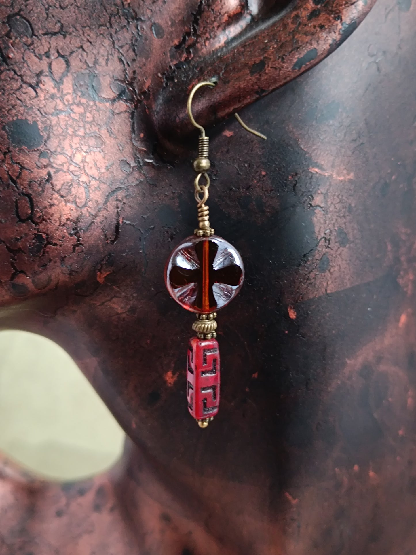 Boucles d'oreilles pendantes perles de verre tchèque style bohème mystérieux moderne