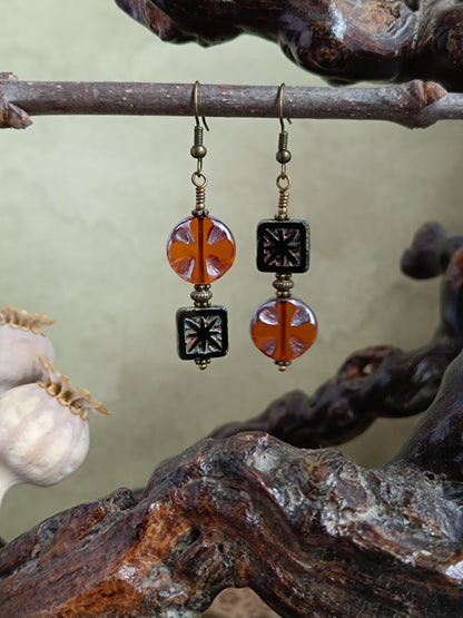 Boucles d'oreilles pendantes perles de verre tchèque asymétriques style bohème chic