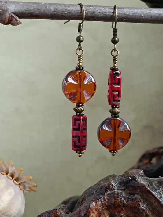 Boucles d'oreilles pendantes perles de verre tchèque style bohème mystérieux moderne
