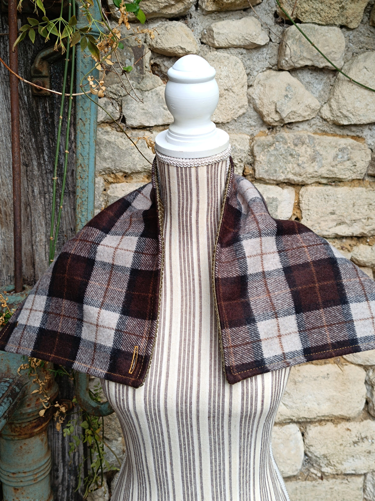 Tour de cou tartan écossais laine velours côtelé et bouton vintage autrichien
