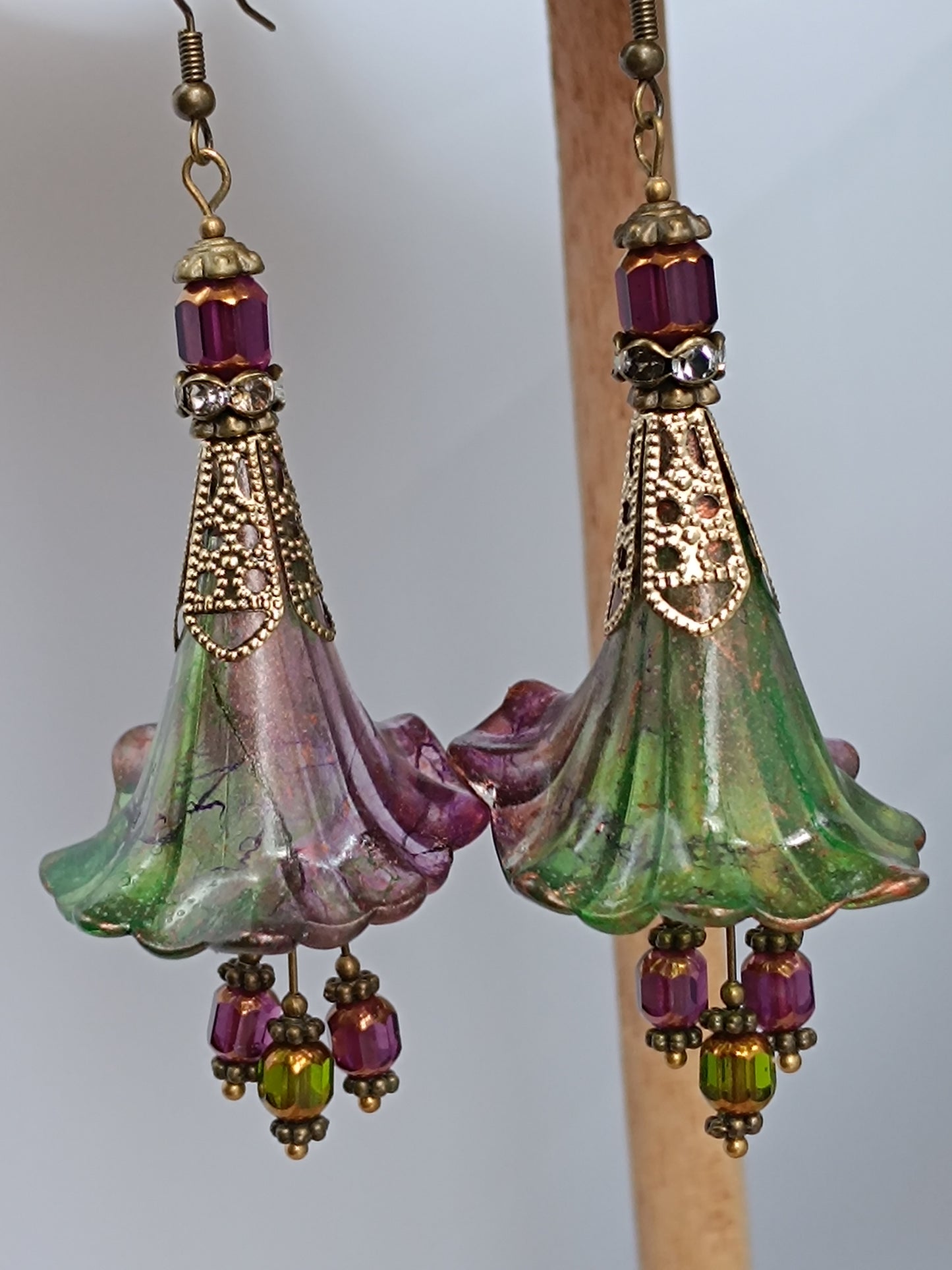 Boucles d'Oreilles Pendantes Féeriques Vertes Violet Profond Perles Verre Tchèque XXL