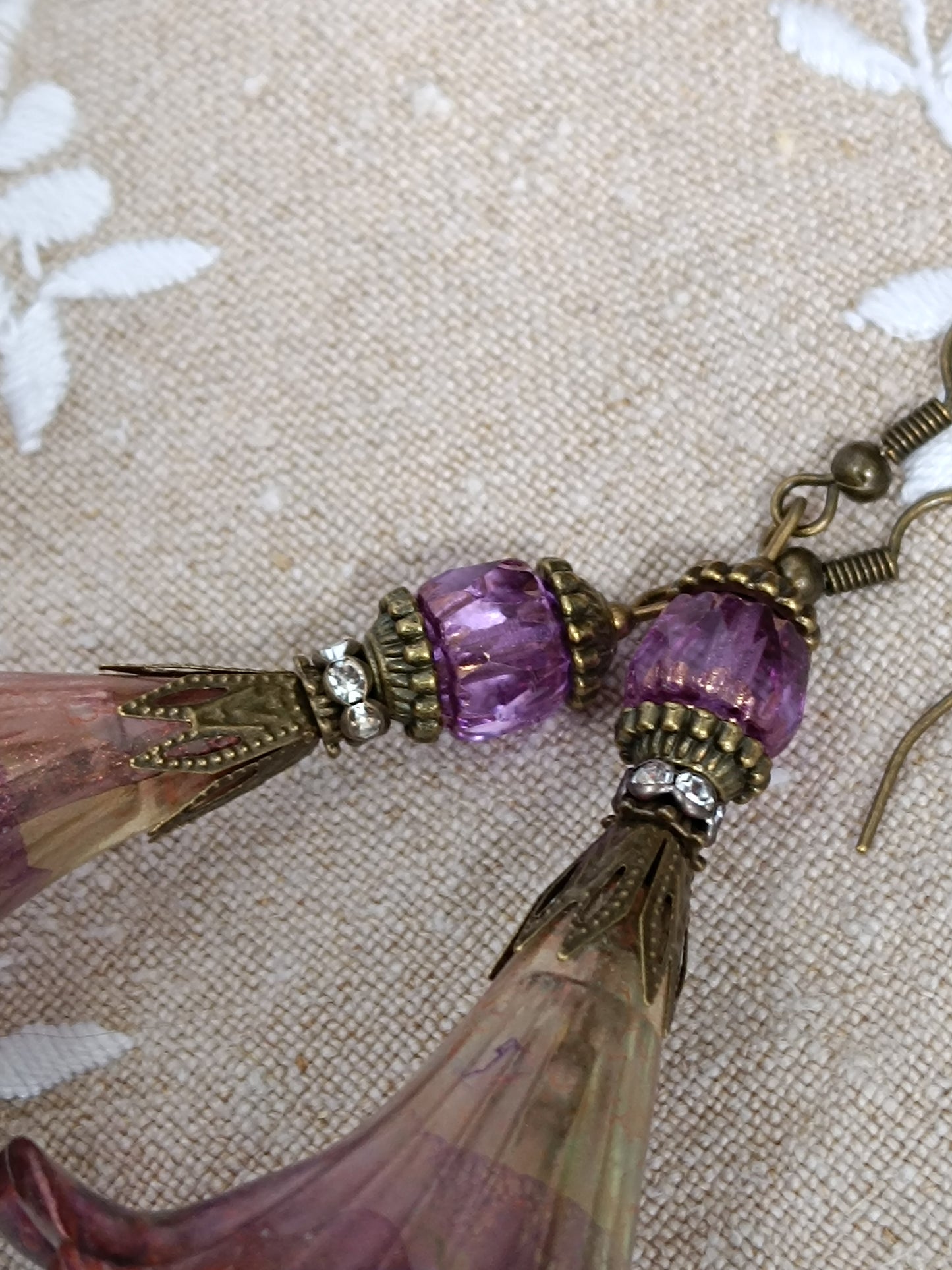 Boucles d'Oreilles Pendantes Féeriques Violettes Vertes Reflets Cuivré Magique Perles Verre Tchèque XXL