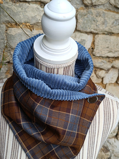 Tour de cou tartan écossais pure laine velours côtelé bleu et bouton vintage autrichien