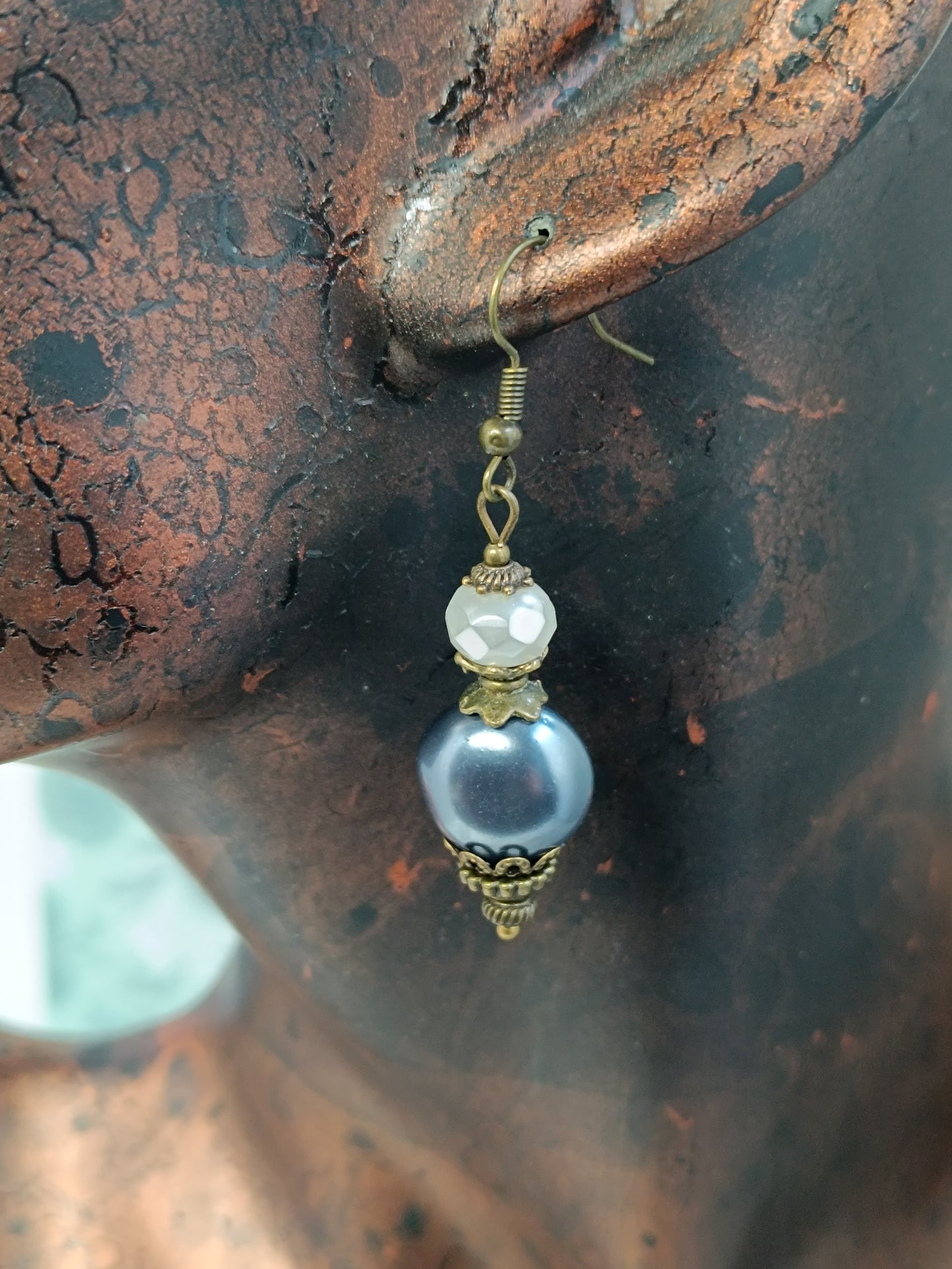 Boucles d'Oreilles Perles Rondes Précieuses - Verre Tchèque Nacré Bronze