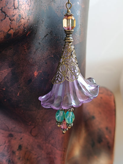 Boucles d’oreilles Fleurs XXL violettes – Bleu ciel & rose tendre, bronze antique