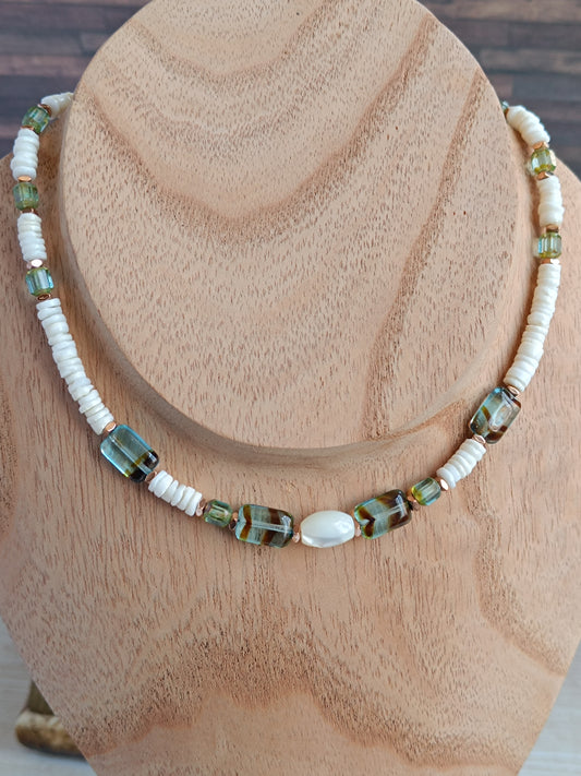Collier perles heishi coquillage, nacre et verre tchèque