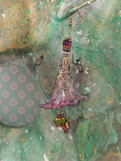 Boucles d'Oreilles Pendantes Féeriques Vertes et Violettes Fleurs Acrylique Perles Verre Tchèque XXL