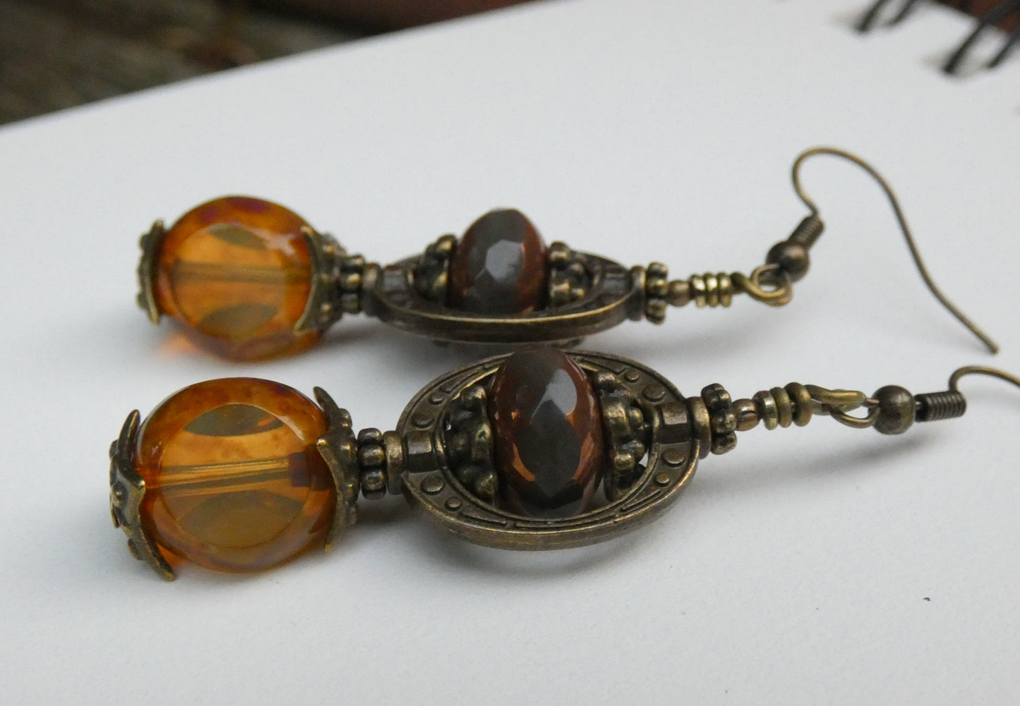 Boucles Oreilles Pendantes Dark Academia Verre Tchèque Bronze Antique