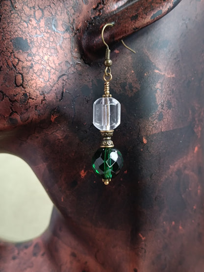 Boucles d'oreilles pendantes perles de verre tchèque asymétriques style vintage modernisé