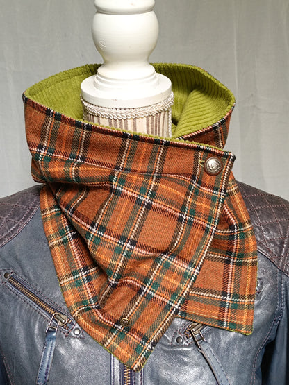 Tour tartan écossais lainage marron doublé velours vert et bouton ancien